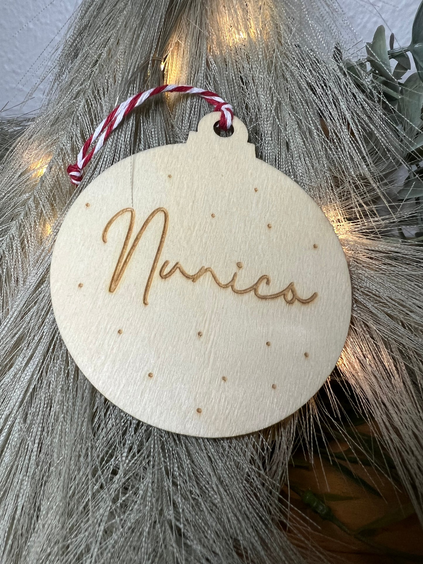 Adorno bola con topitos