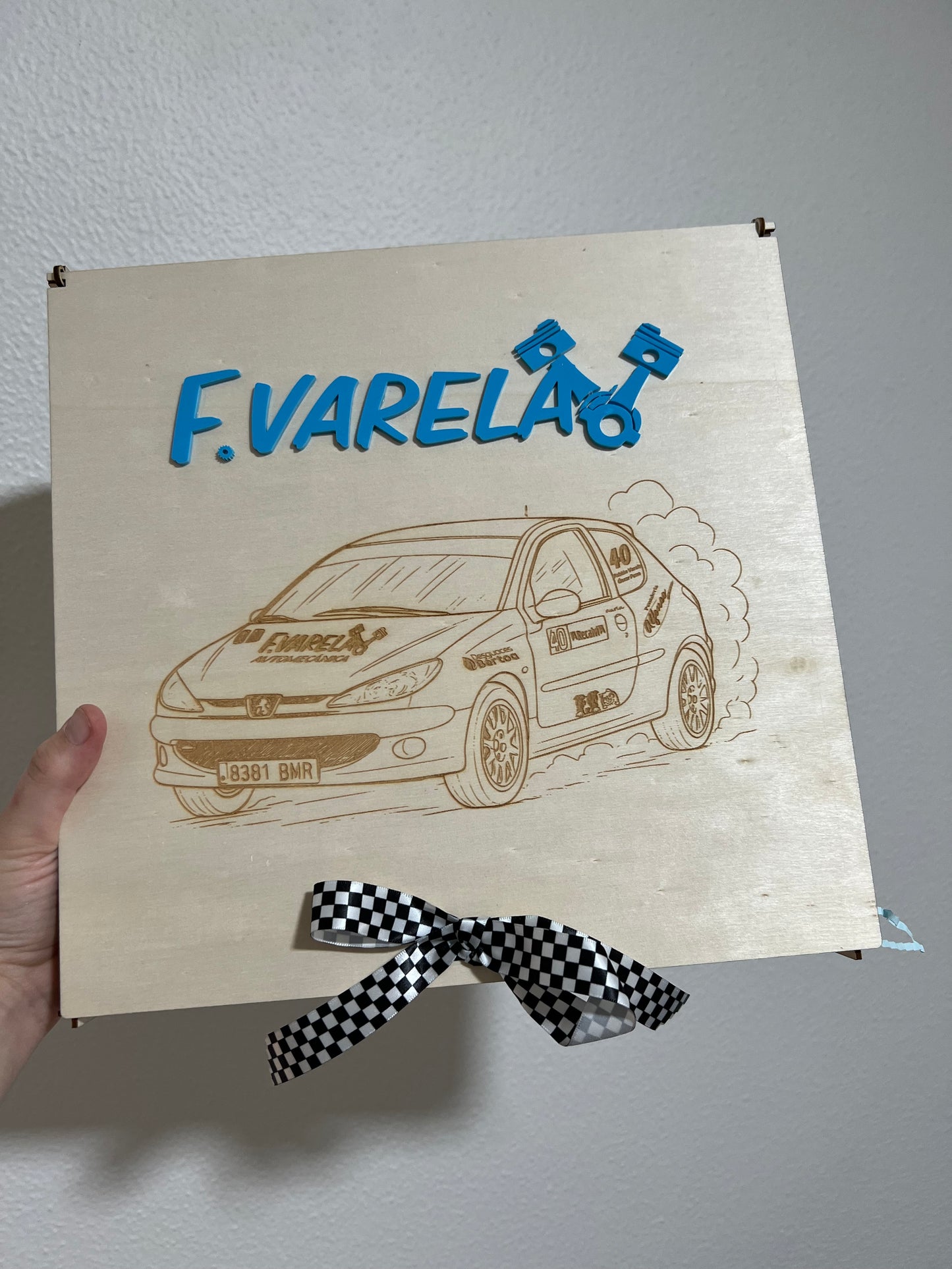 Caja con tapa personalizada